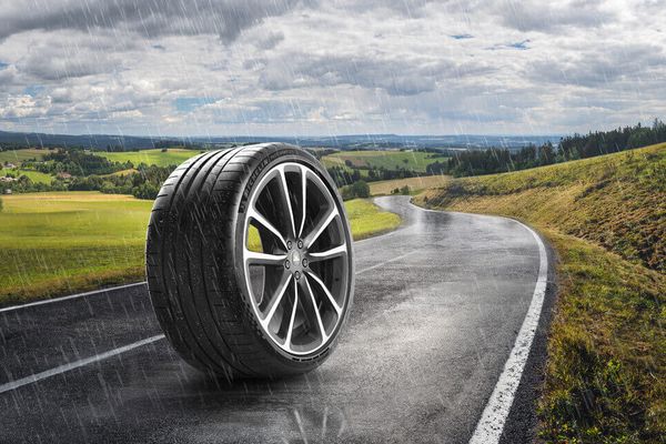 Ein geändertes Genehmigungsverfahren zur Typzulassung von Reifen steht an. Statt ausschließlich Neureifen werden künftig auch Reifen mit abgefahrenem Profil in das Testprozedere aufgenommen. Foto: Michelin